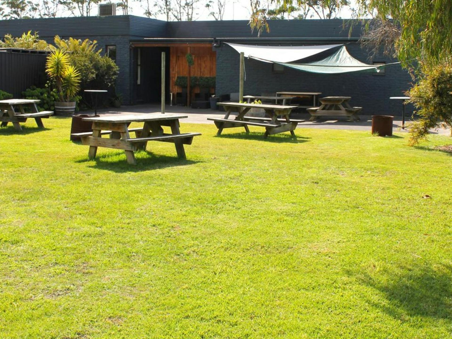 Rocky Cape Tavern & Caravan Park - 2