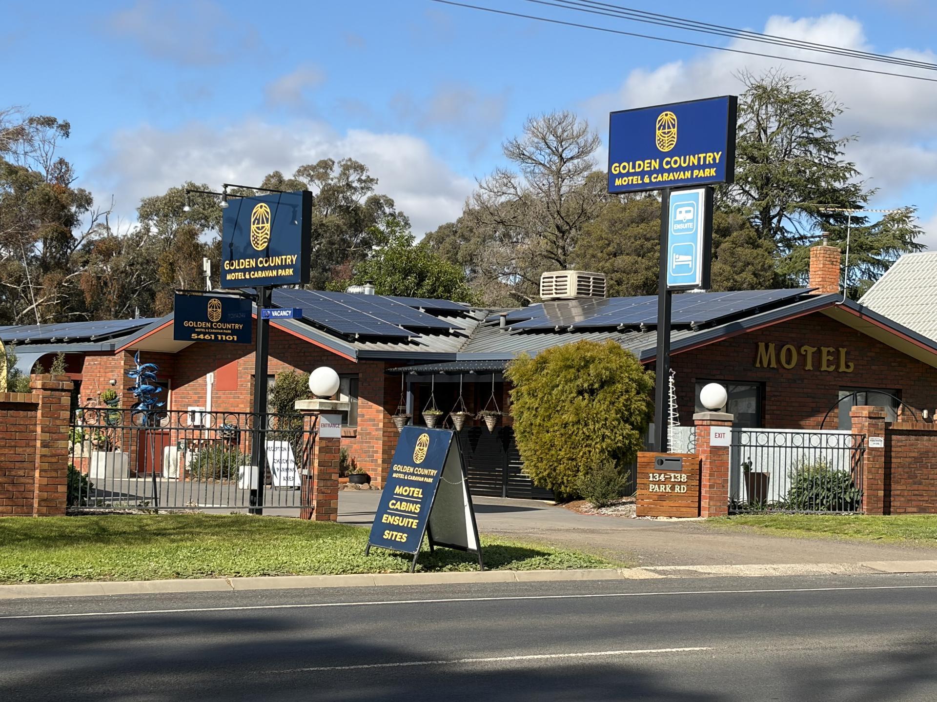 Golden Country Motel & Caravan Park - 1