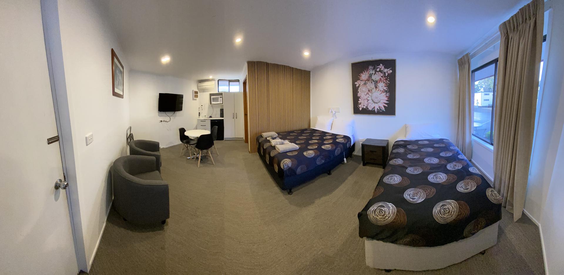 Golden Country Motel & Caravan Park - 2