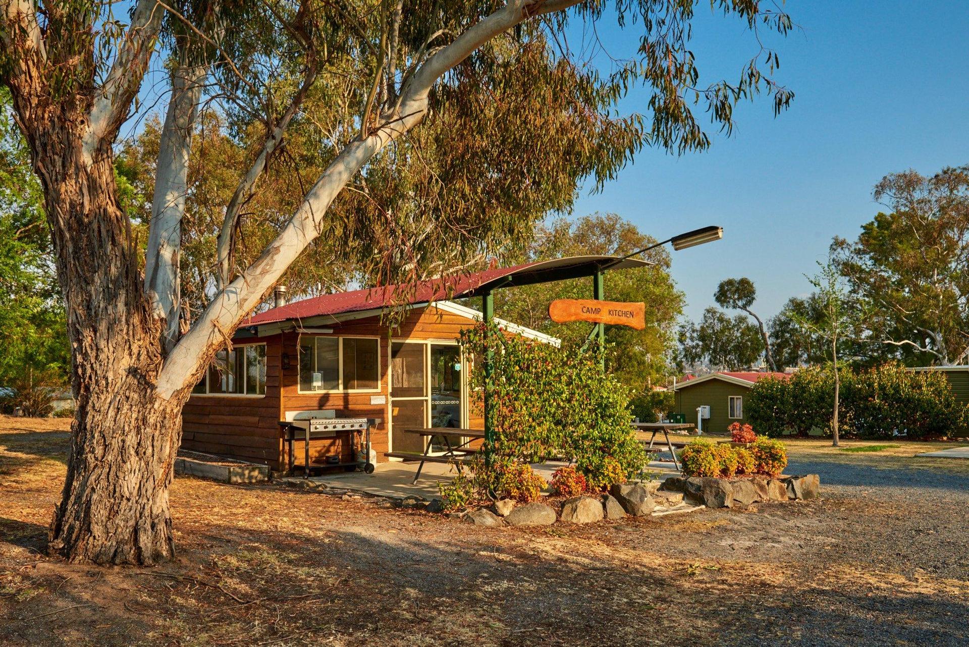 Tenterfield Lodge Caravan Park - 3