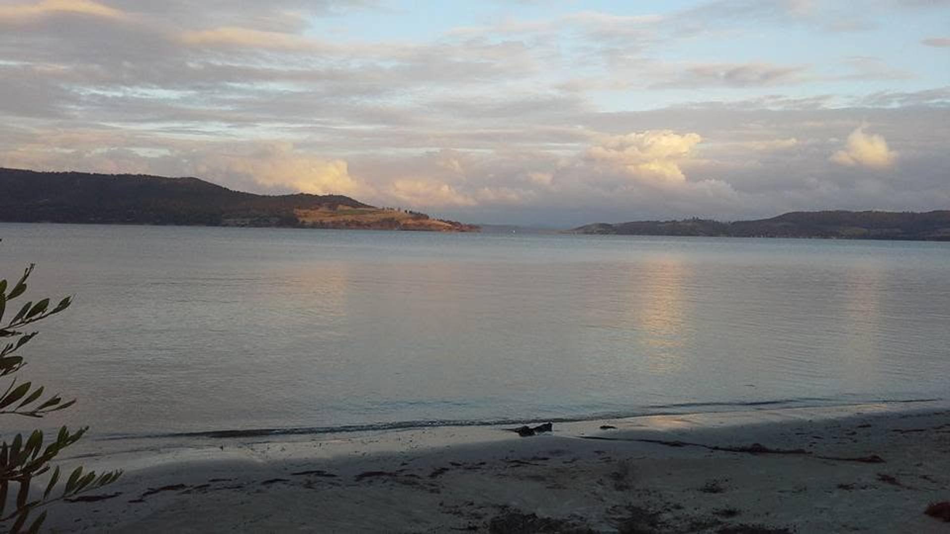 Snug Beach Cabin & Caravan Park - 5
