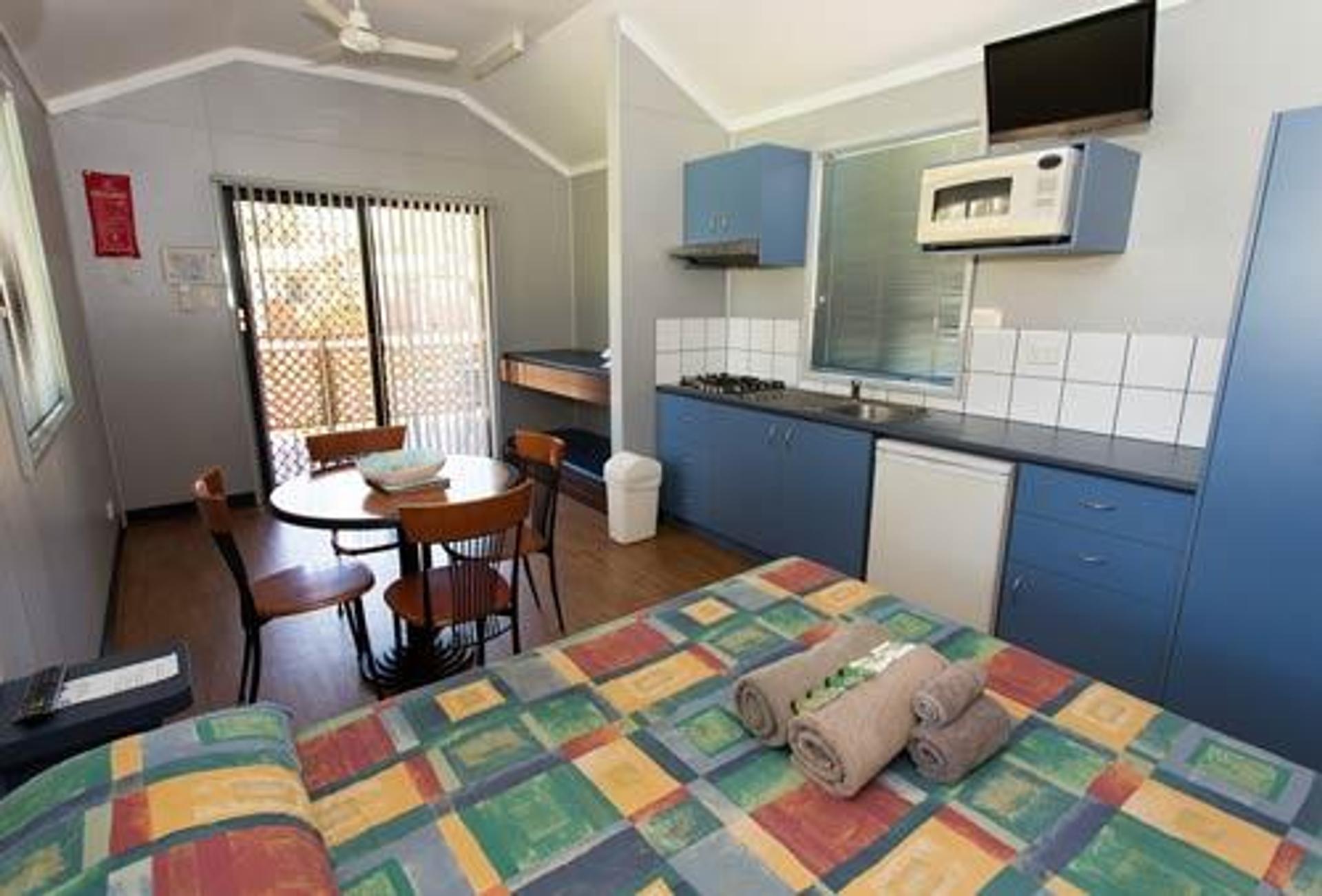 Ivanhoe Village Caravan Resort - 1