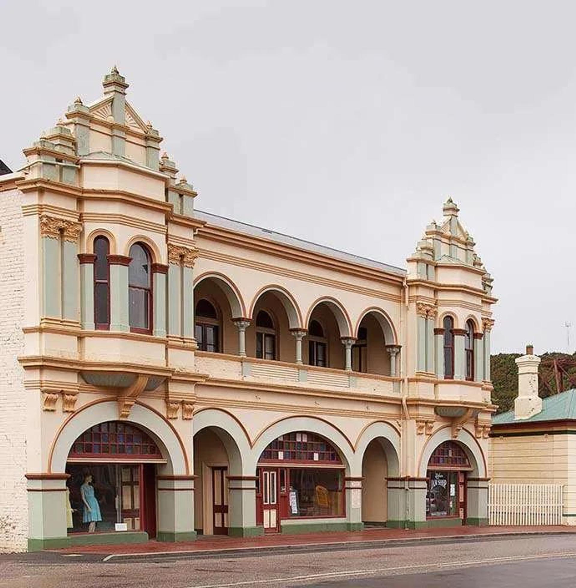 Zeehan Bush Camp- Glamping and Cabins - 1