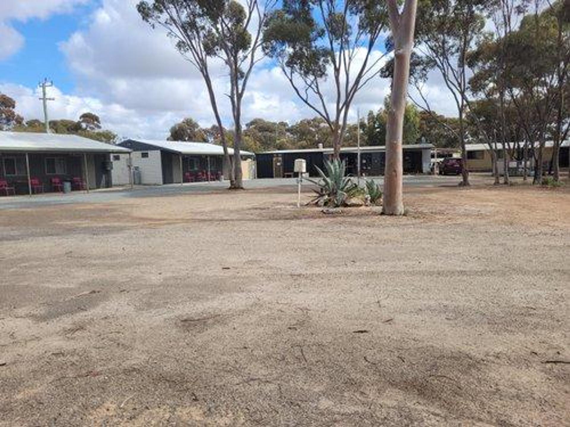 Newdegate Myriadina Motel & Caravan Park - 2
