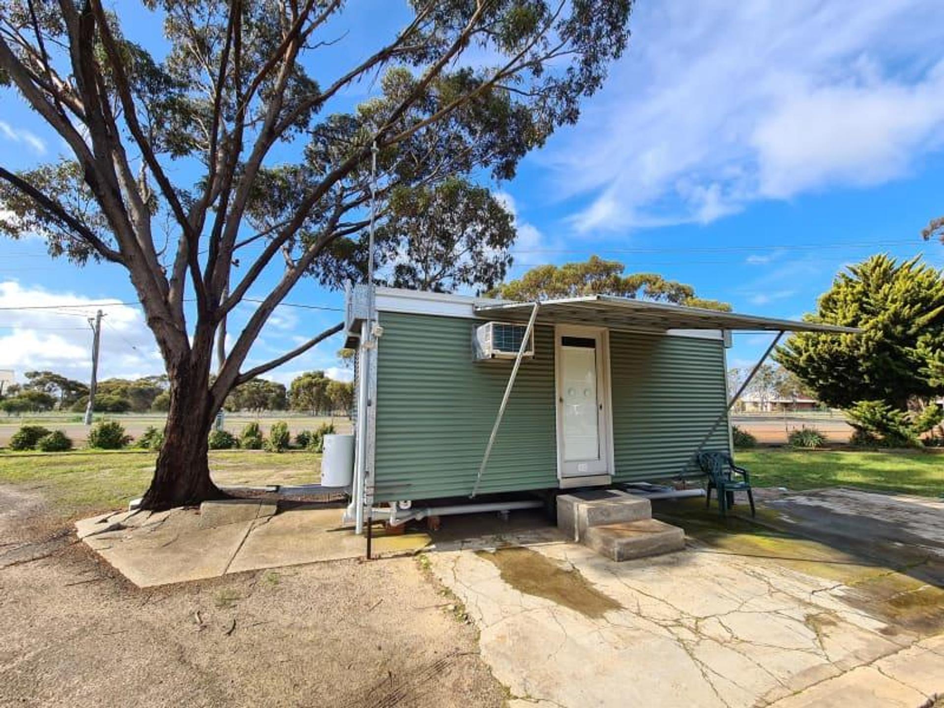 Liberty Roadhouse (Cafe On Cornwall) and Katanning Caravan Park - 2