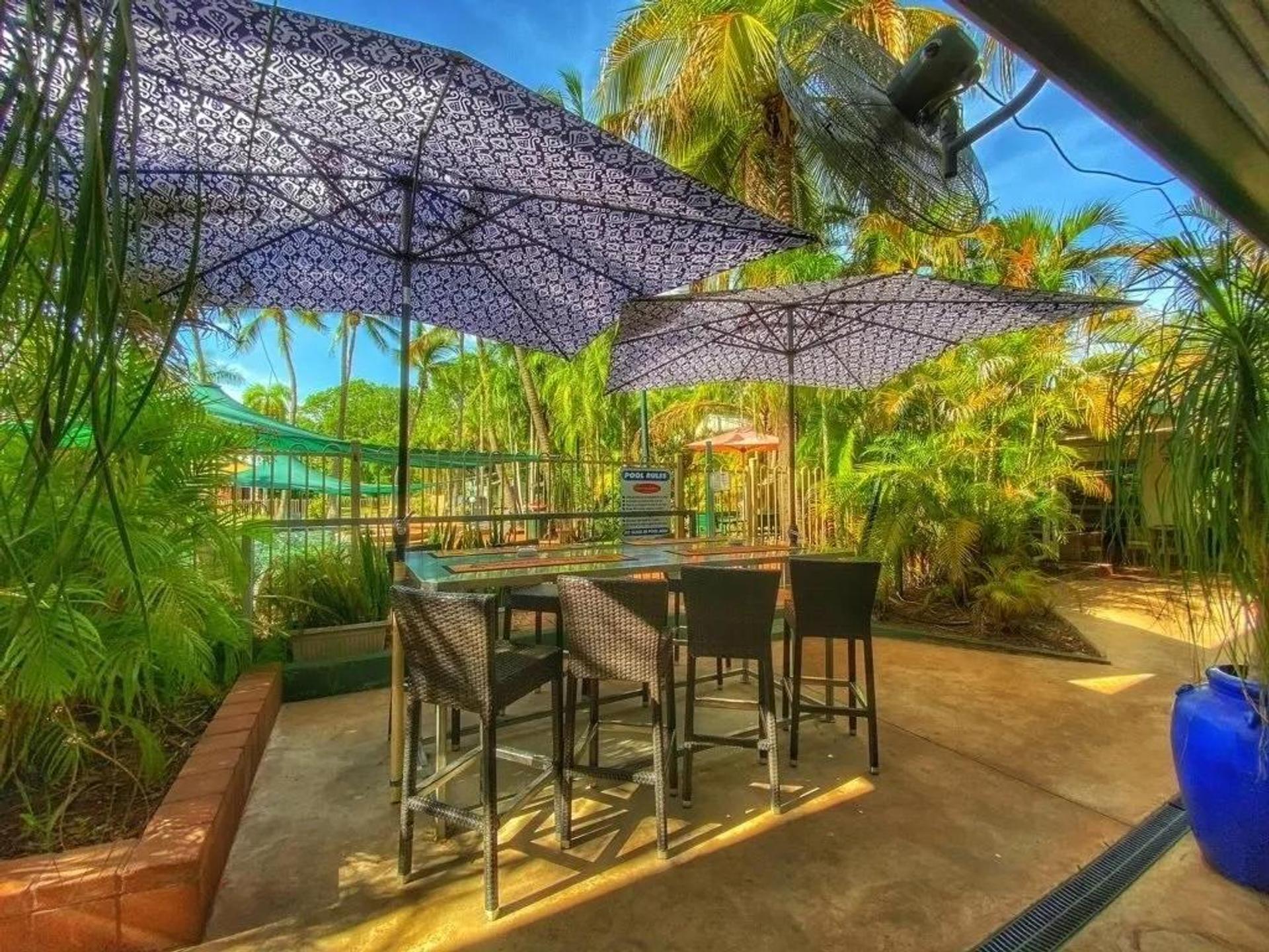 Savannah Bar & Restaurant (Knotts Crossing Resort) - 2
