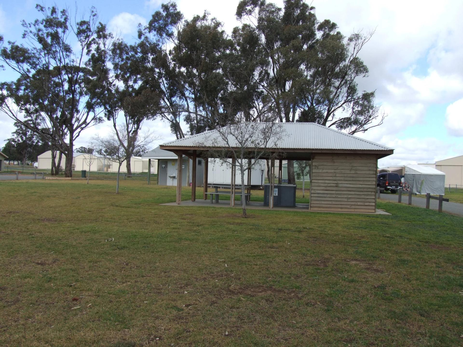 Temora Airfield Tourist Park & Cabins - 4