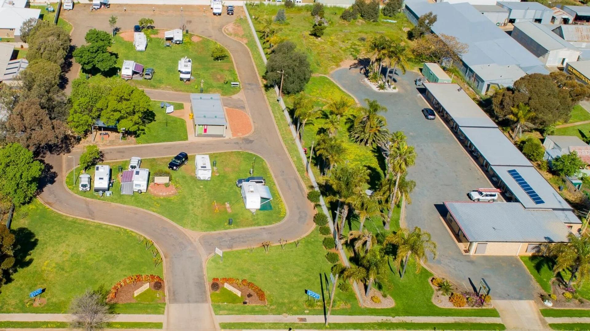 Temora Airfield Tourist Park & Cabins - 5