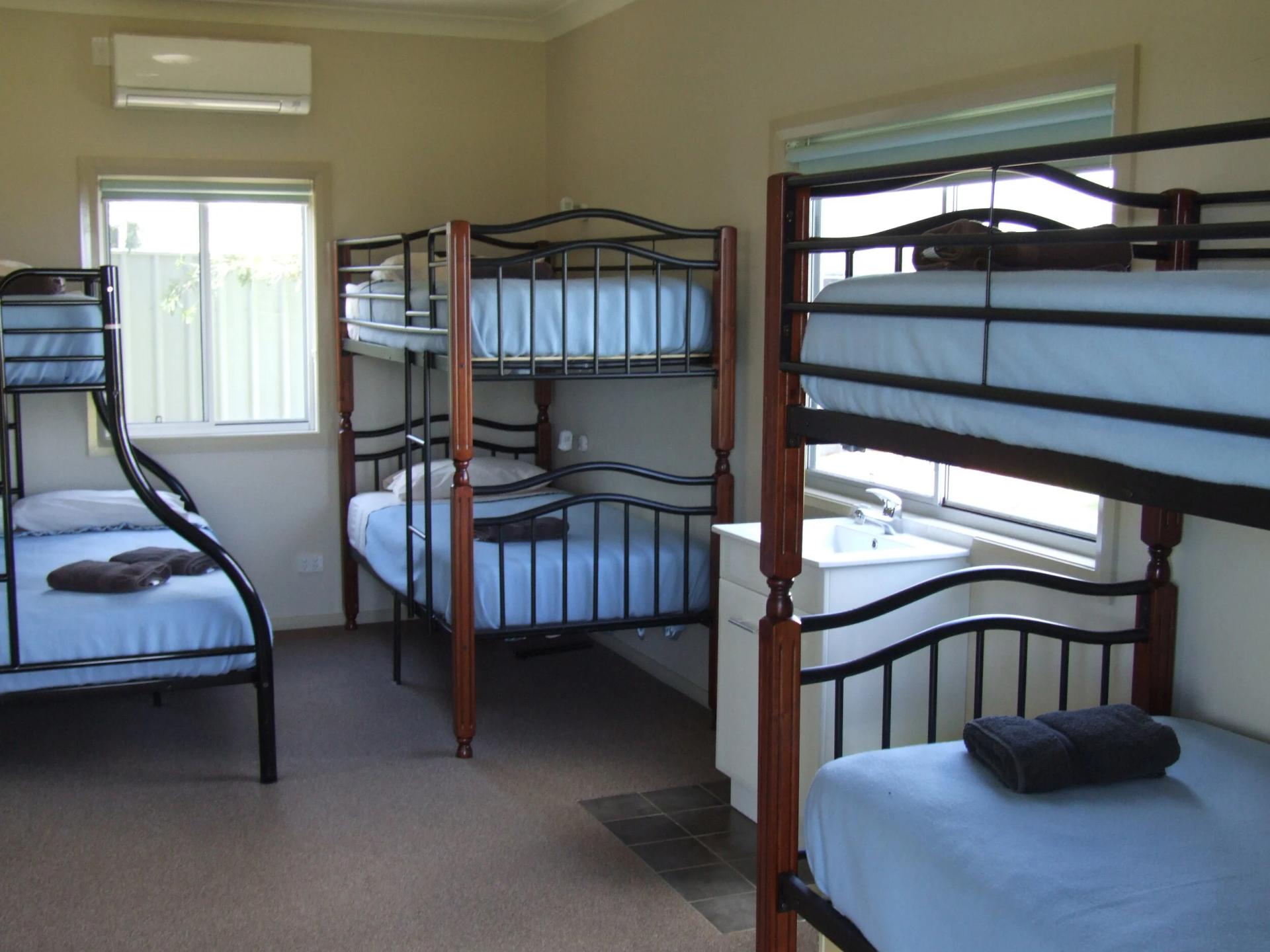Temora Airfield Tourist Park & Cabins - 1