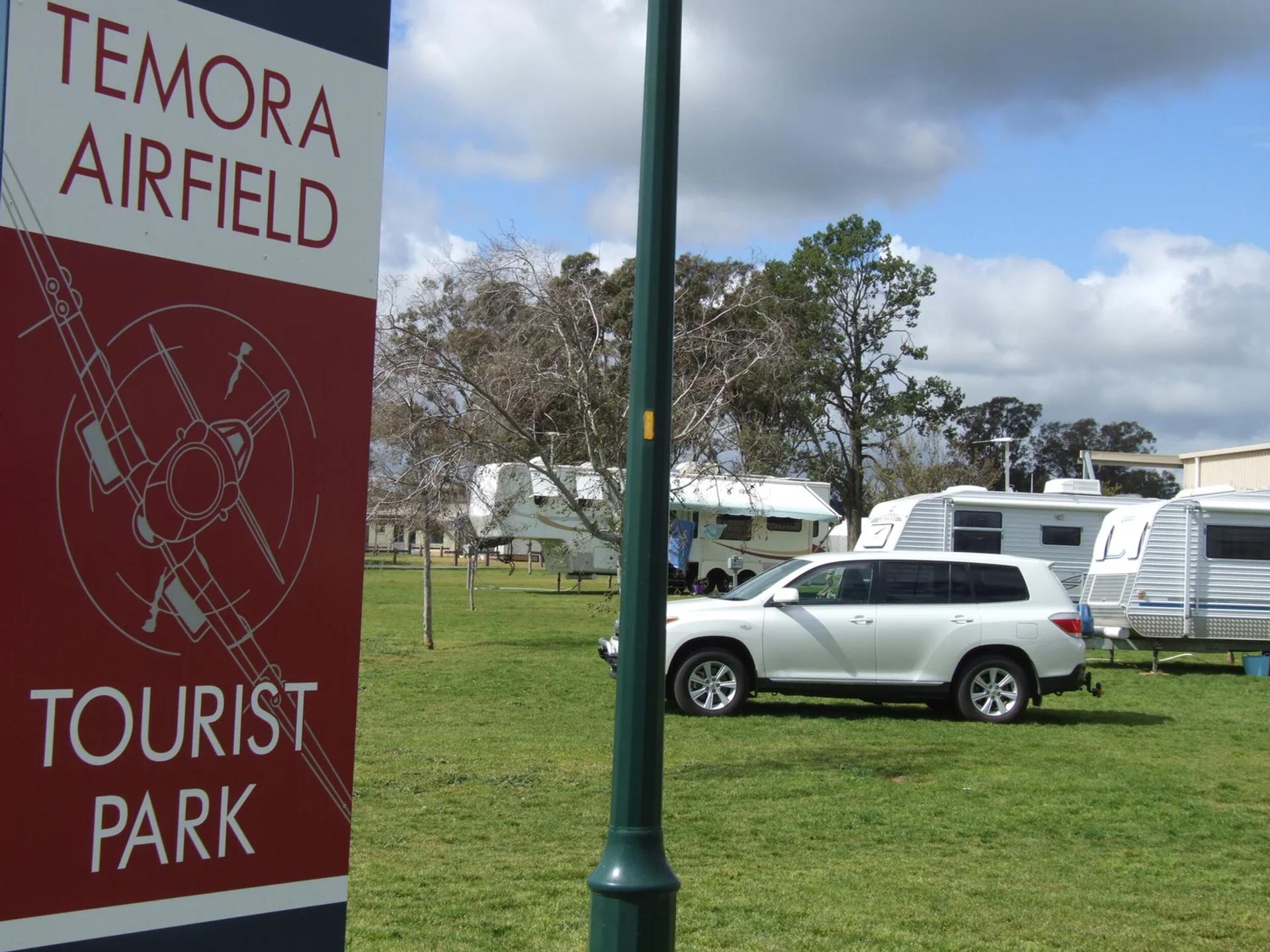 Temora Airfield Tourist Park & Cabins - 2