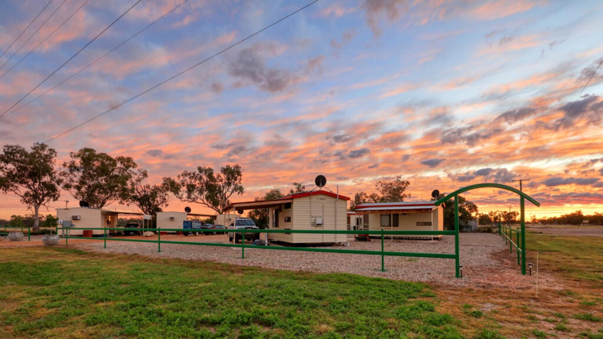 Hebel Store & Caravan Park - 3