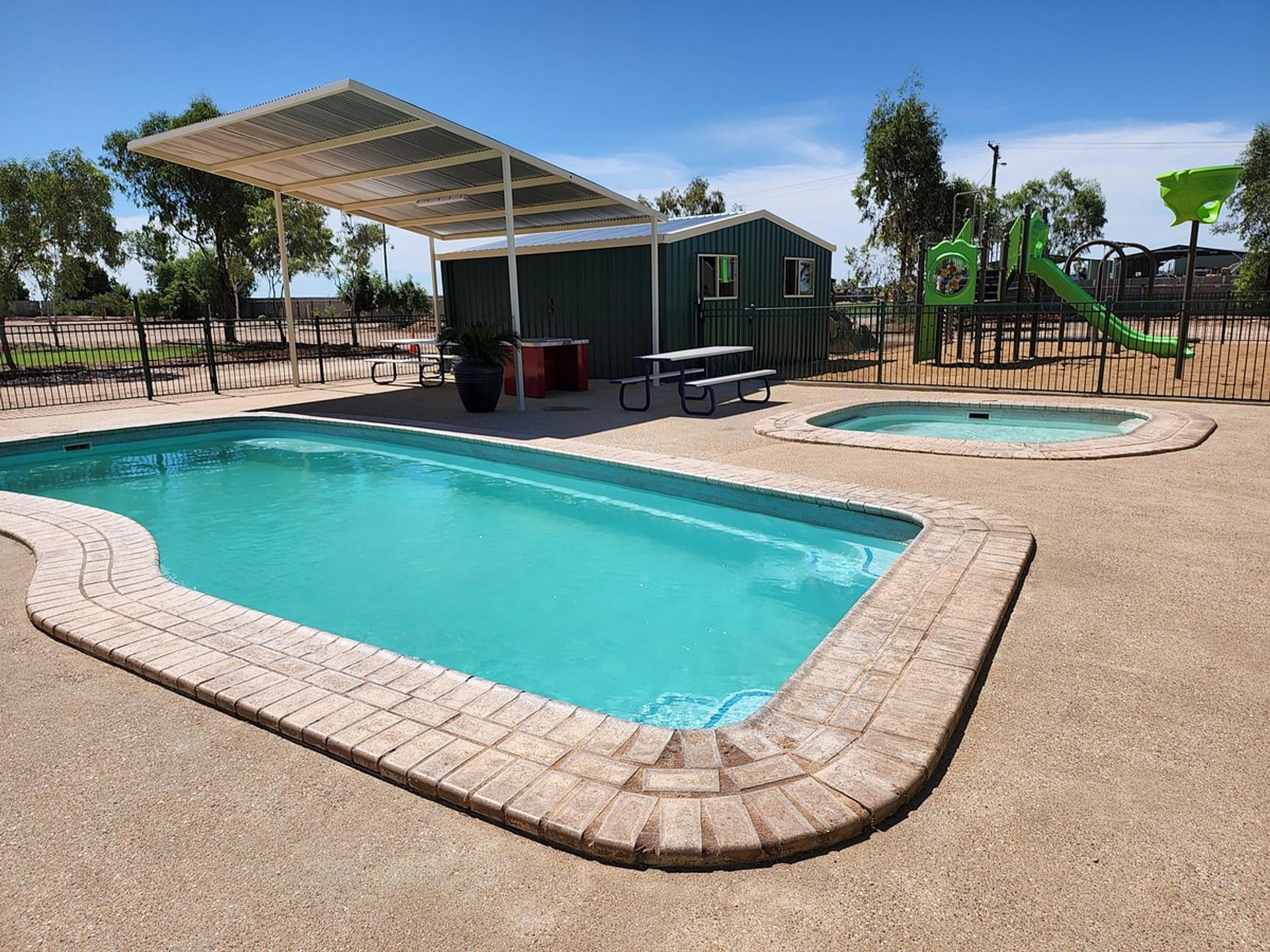 Winton/Pelican Fuel Stop & Caravan Park - 1