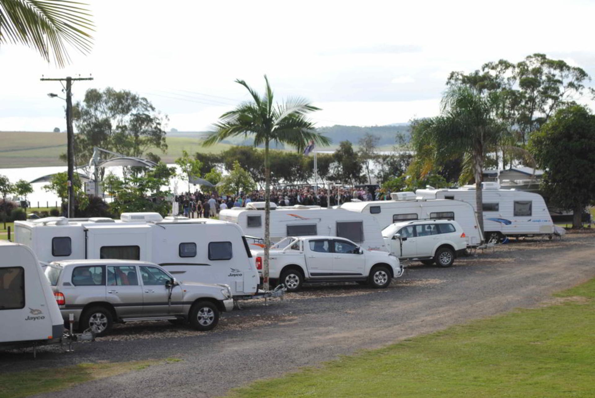 Lakeside Motor Inn & Caravan Park