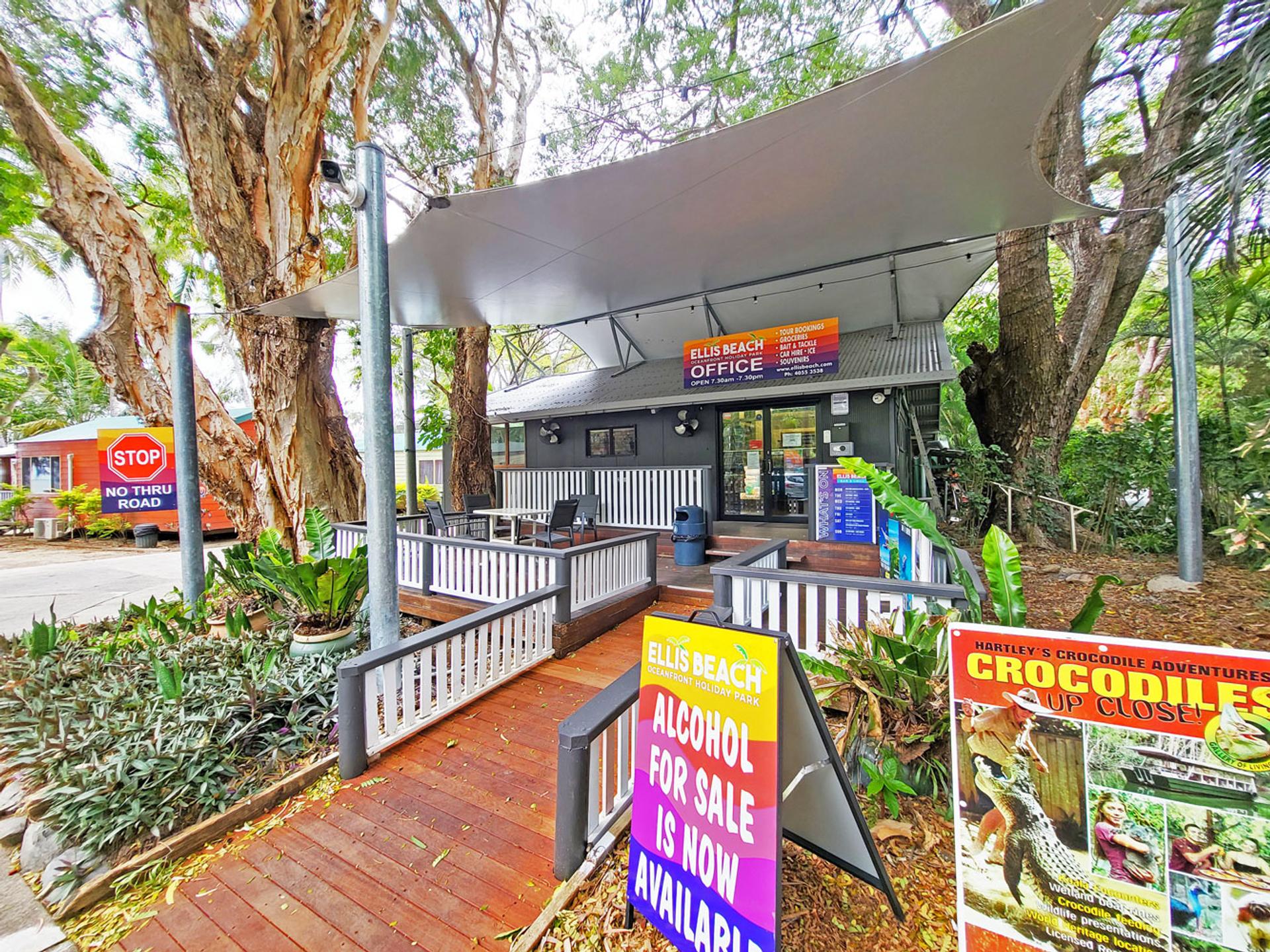 Ellis Beach Oceanfront Holiday Park - Image 1