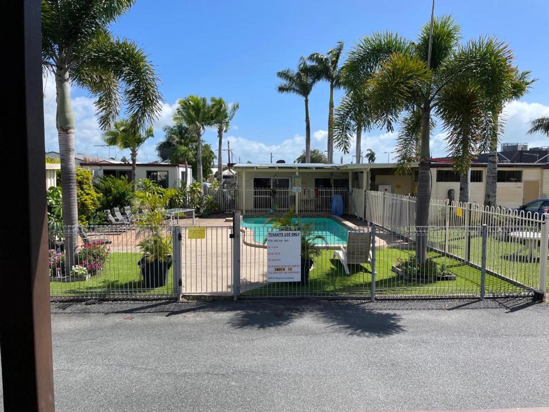 Premier Caravan Park - 2