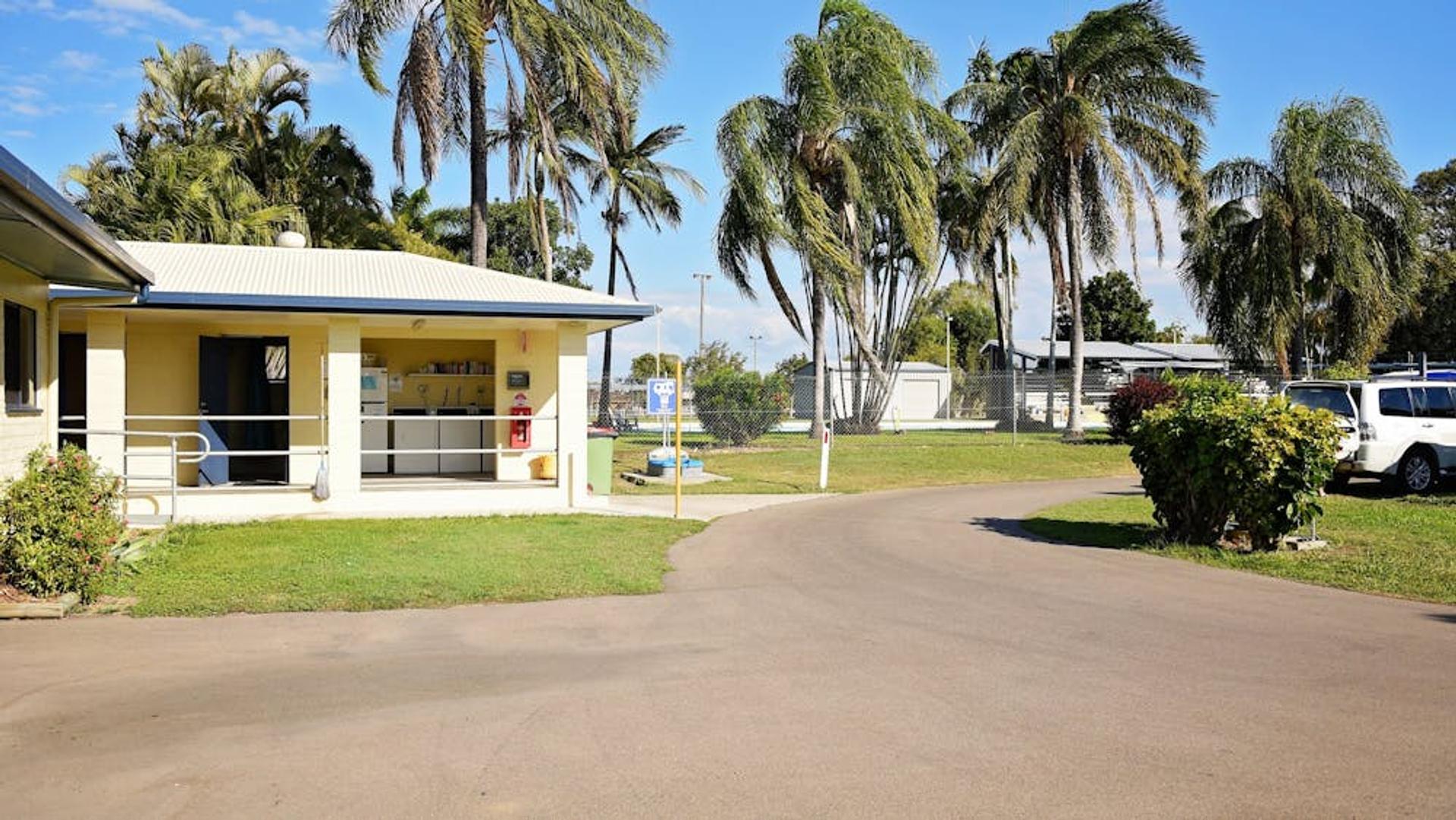 Home Hill Caravan Park - 3