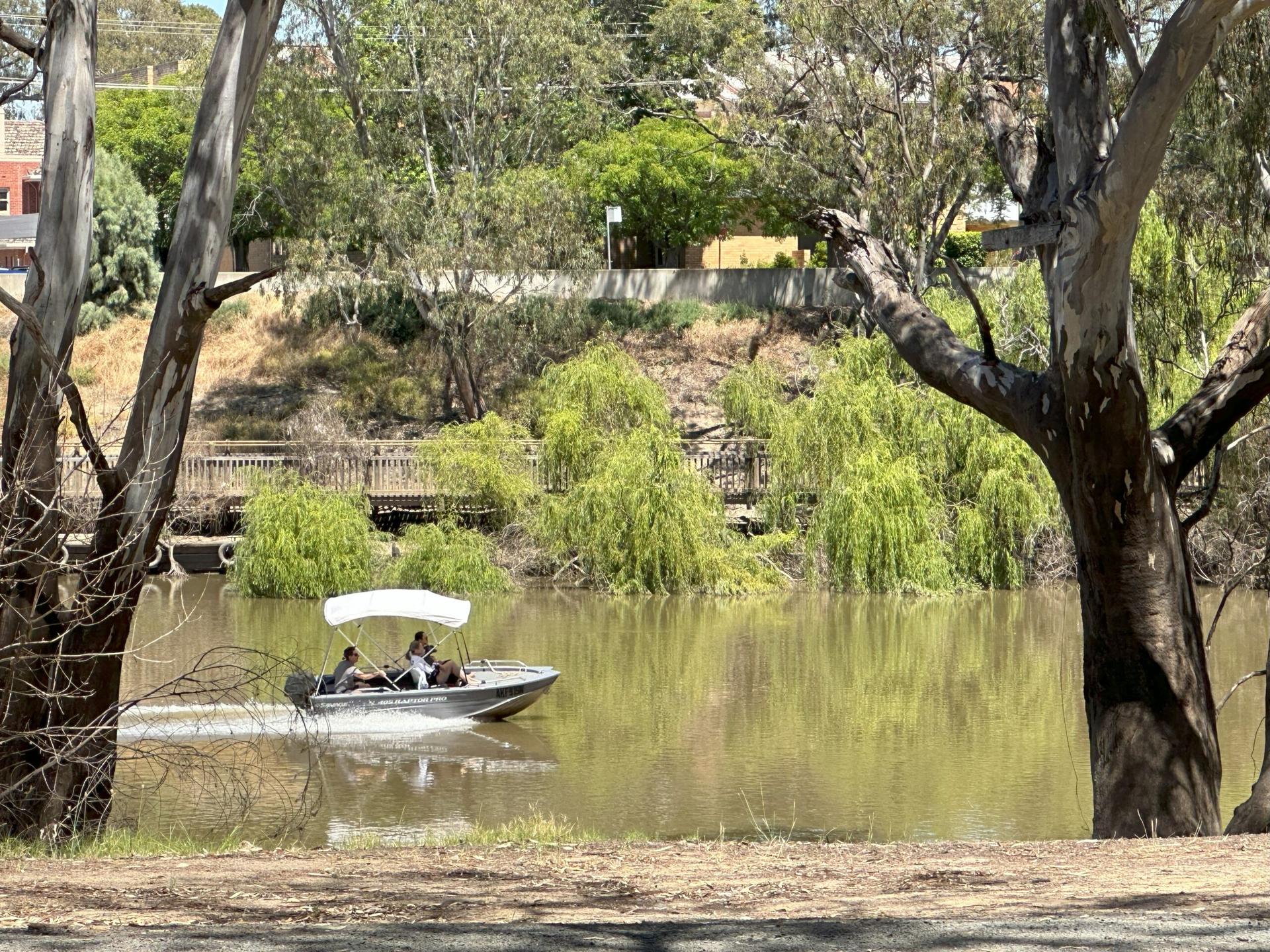 Deniliquin Riverside Caravan Park - 3