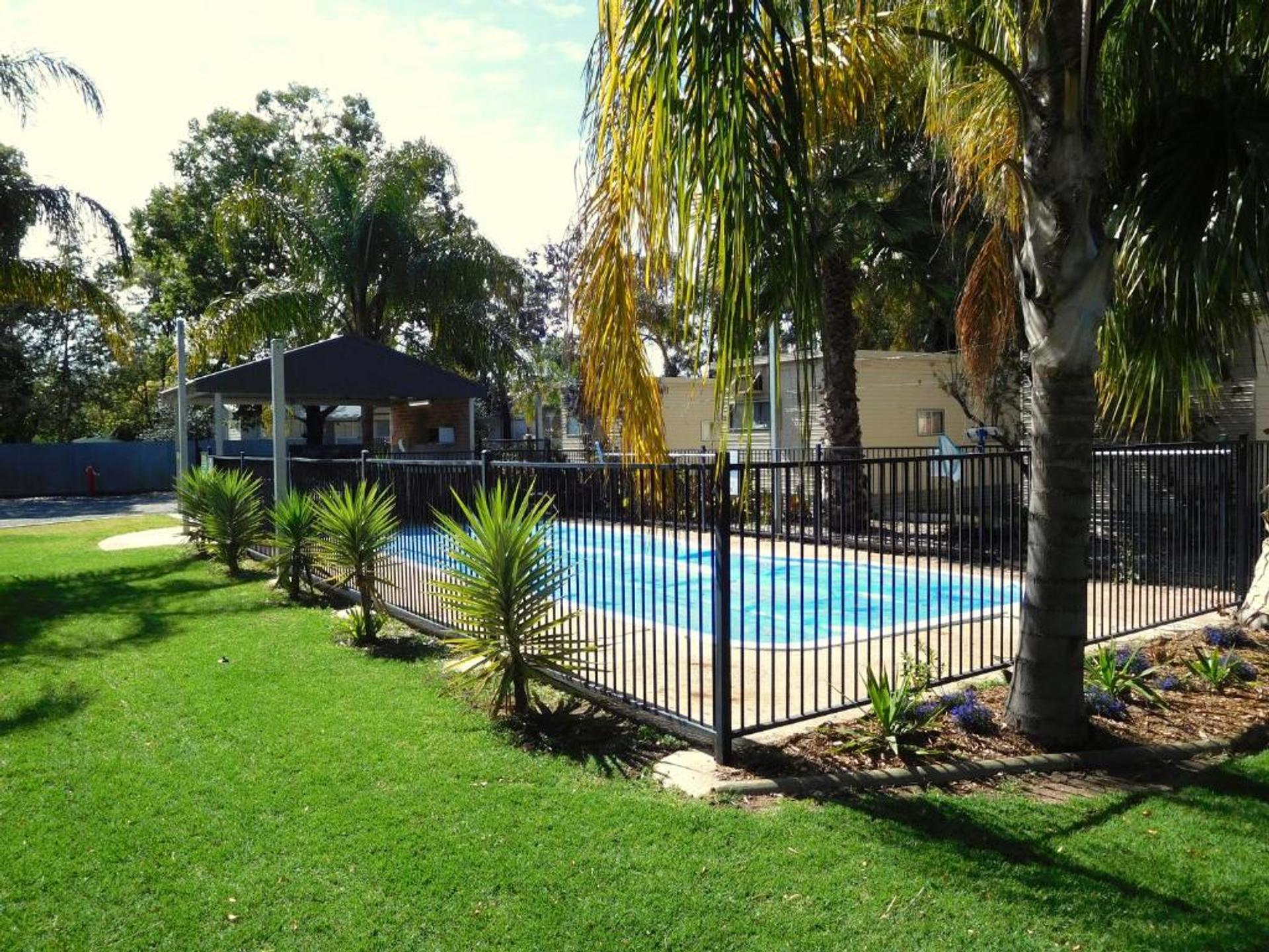 Narrabri Motel & Caravan Park - 2
