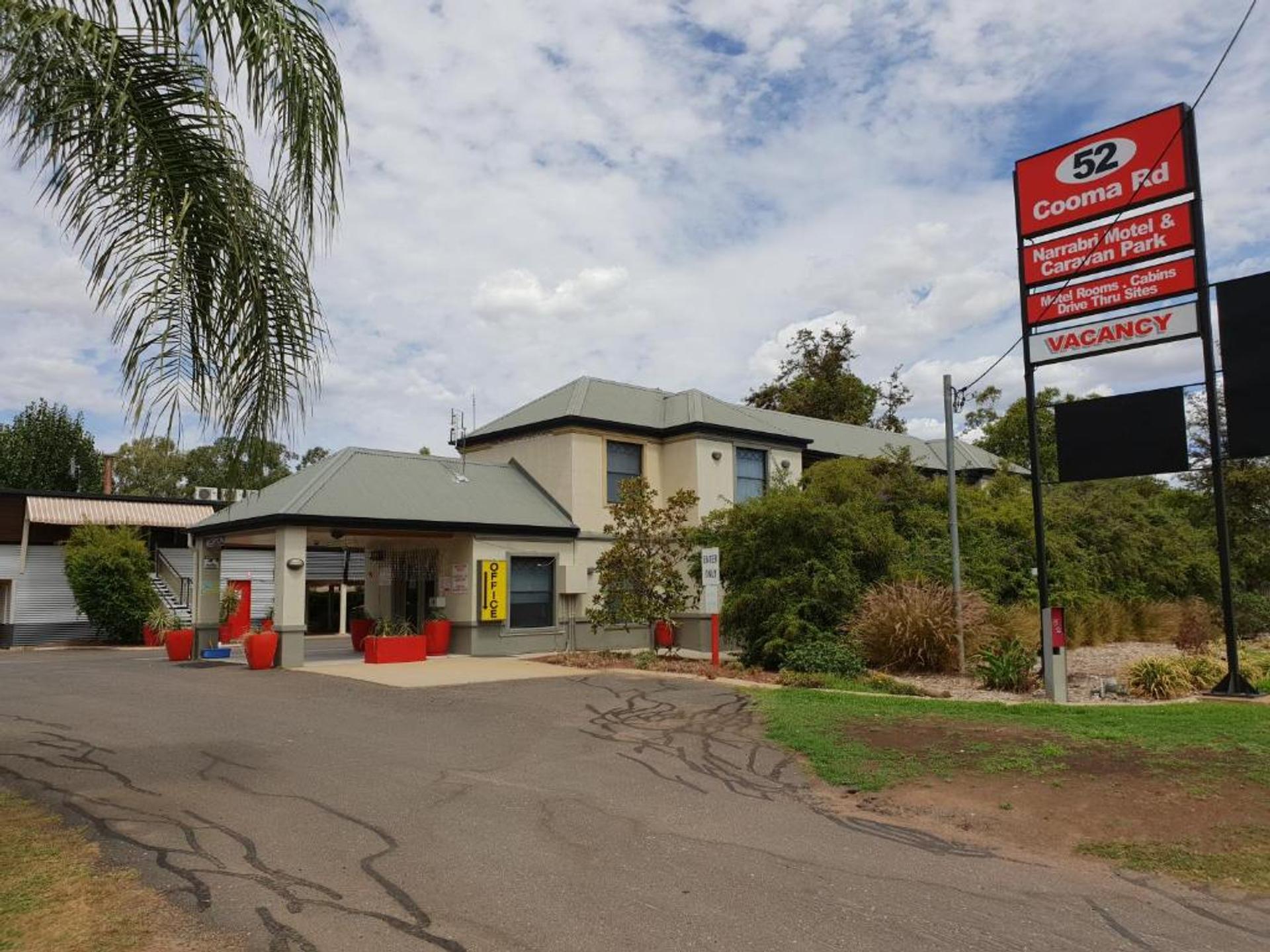 Narrabri Motel & Caravan Park - 1