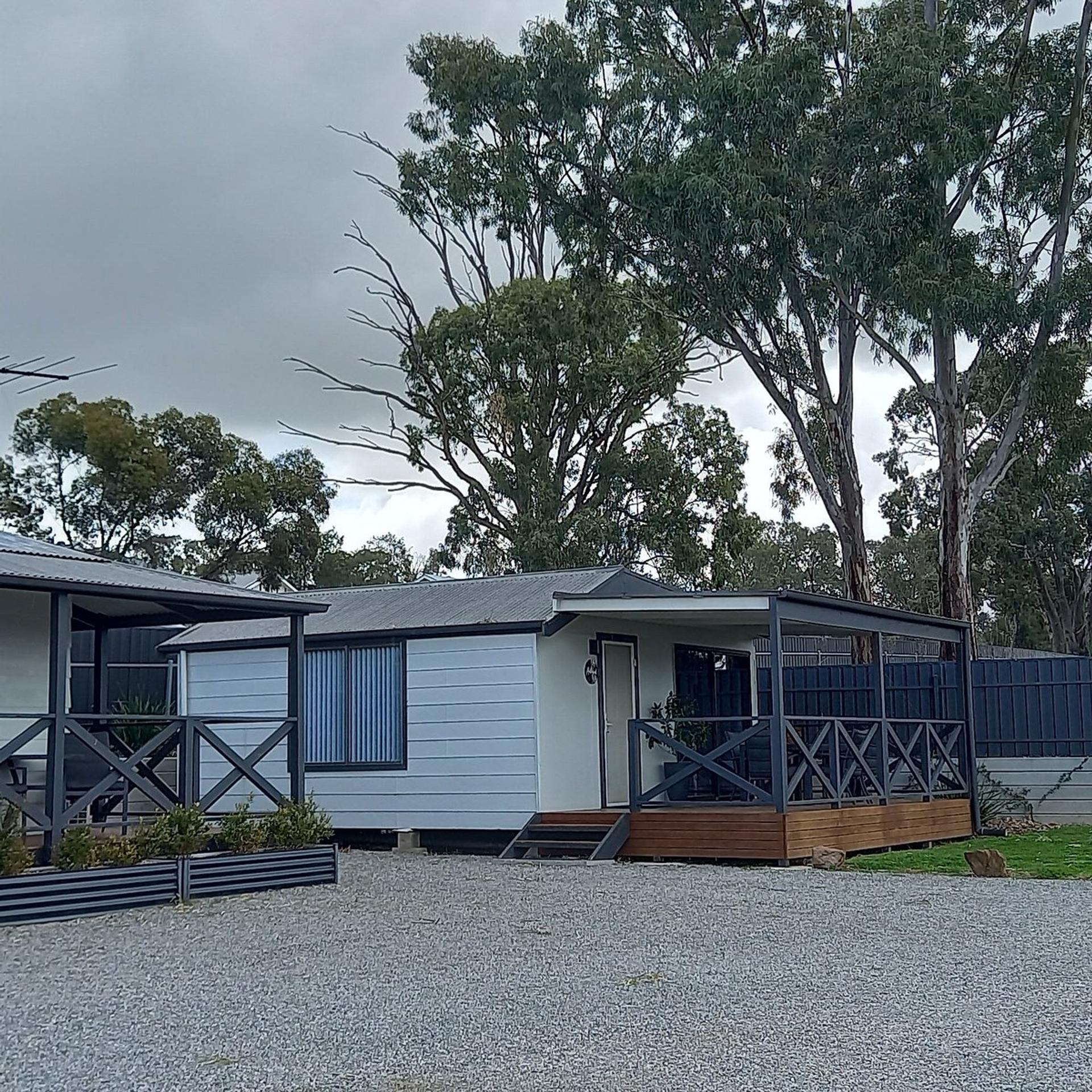 Leasingham Village Cabins - 3