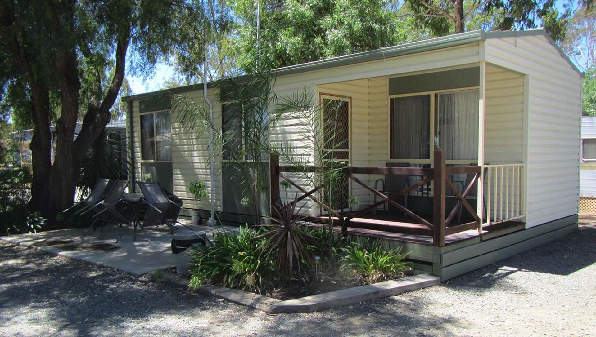 Riverlander Caravan Park - 1
