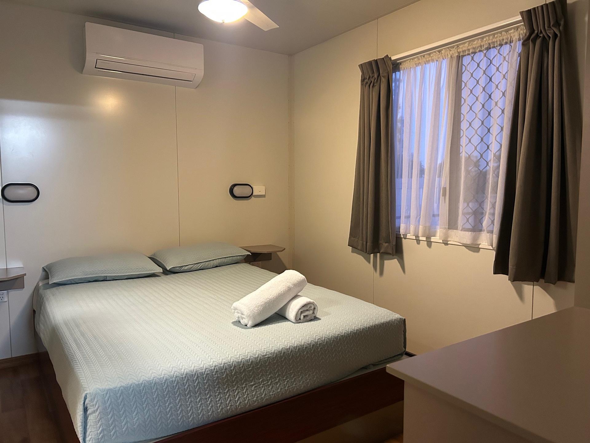Superior One Bedroom Cabin - Image 3