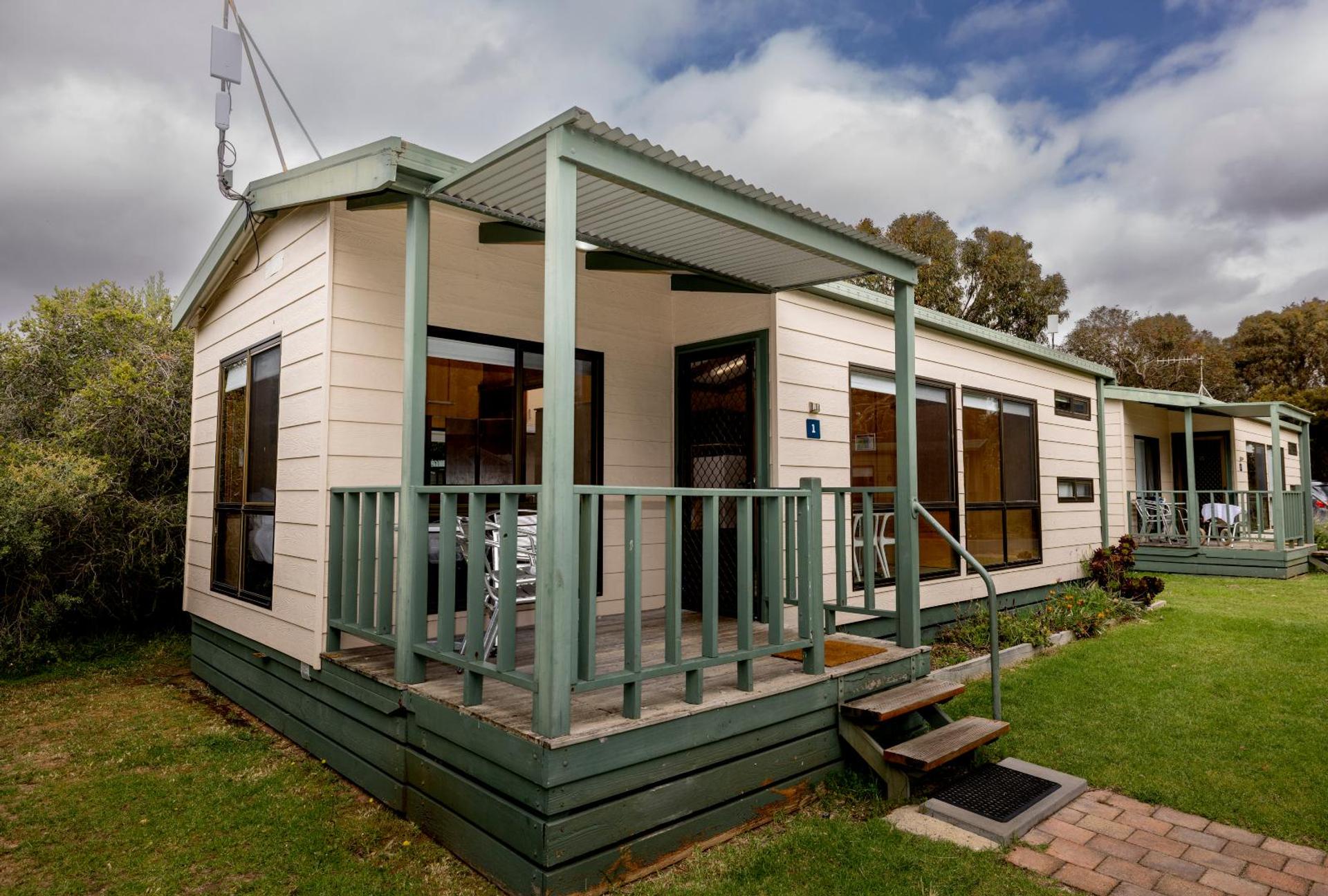 2 Bedroom Economy Cabin - Sleeps 6 - 1