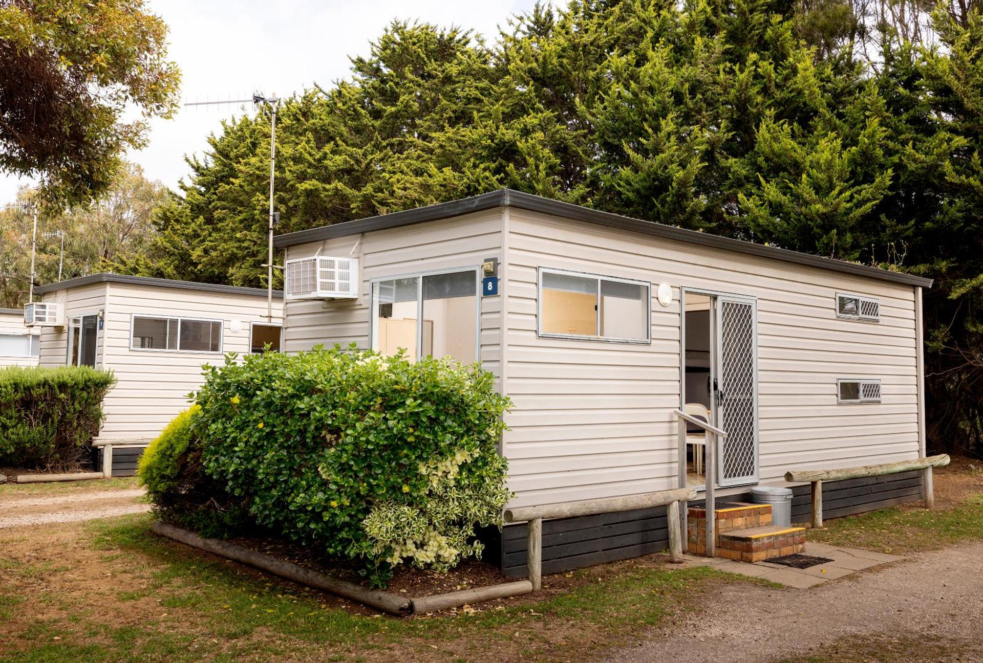 Studio Budget Cabin - Sleeps 6 - 1