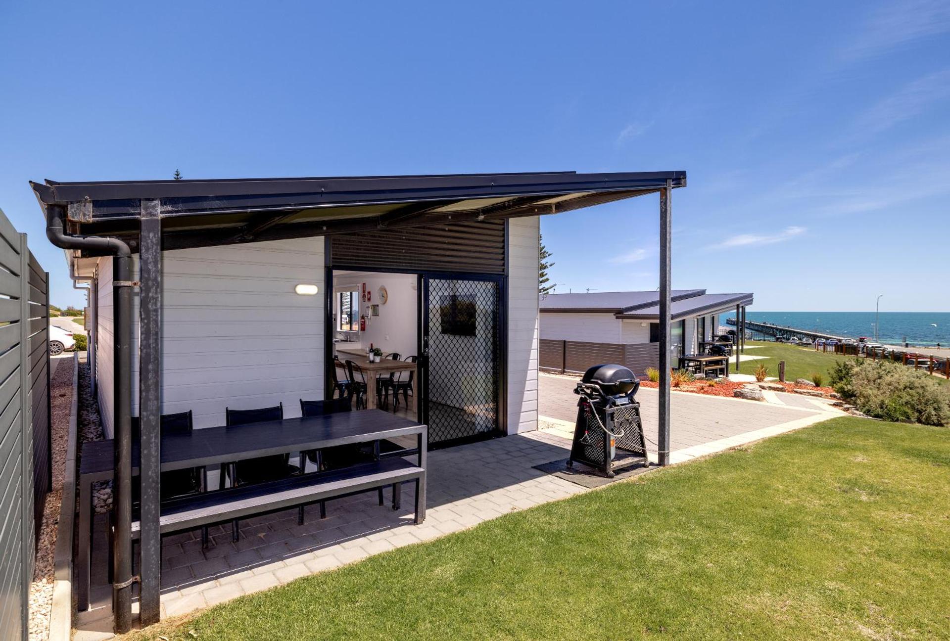 2 Bedroom Deluxe Beach View Access Cabin - Foreshore - Sleeps 4 - 1
