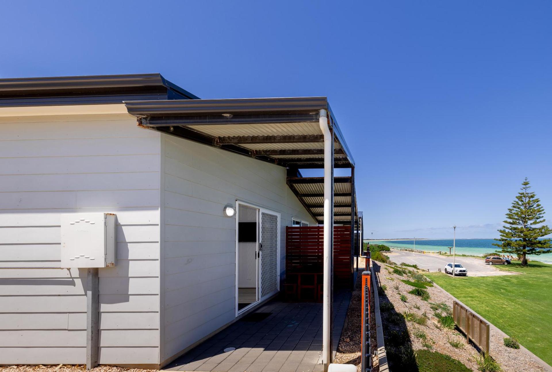 2 Bedroom Standard Beach View Unit - Foreshore - Sleeps 5 - 1