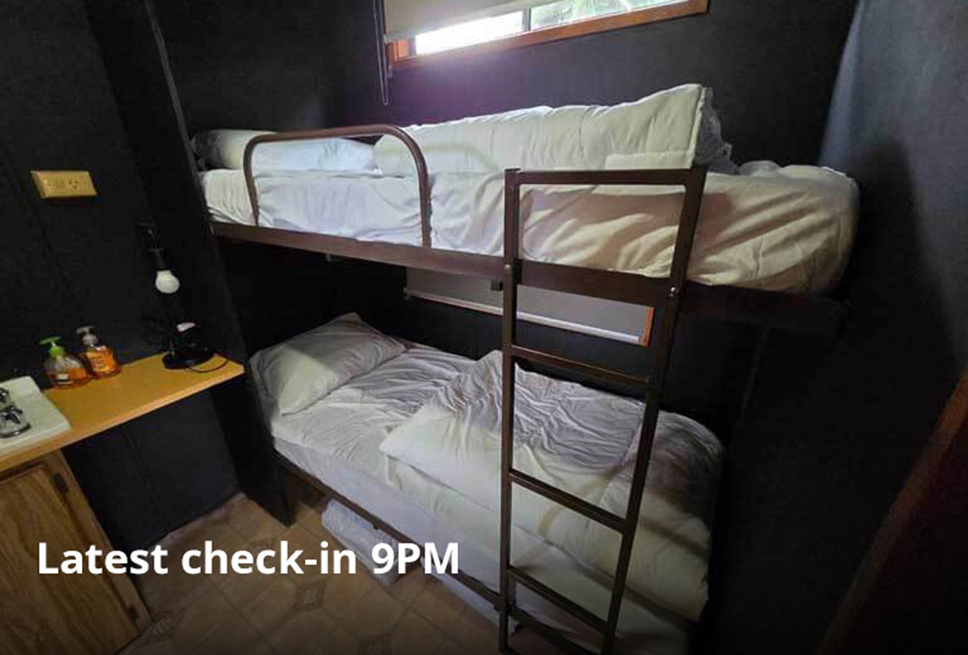 Older Cabin, 1xQueen, 2xBunk, 1xEnsuite - Image 5