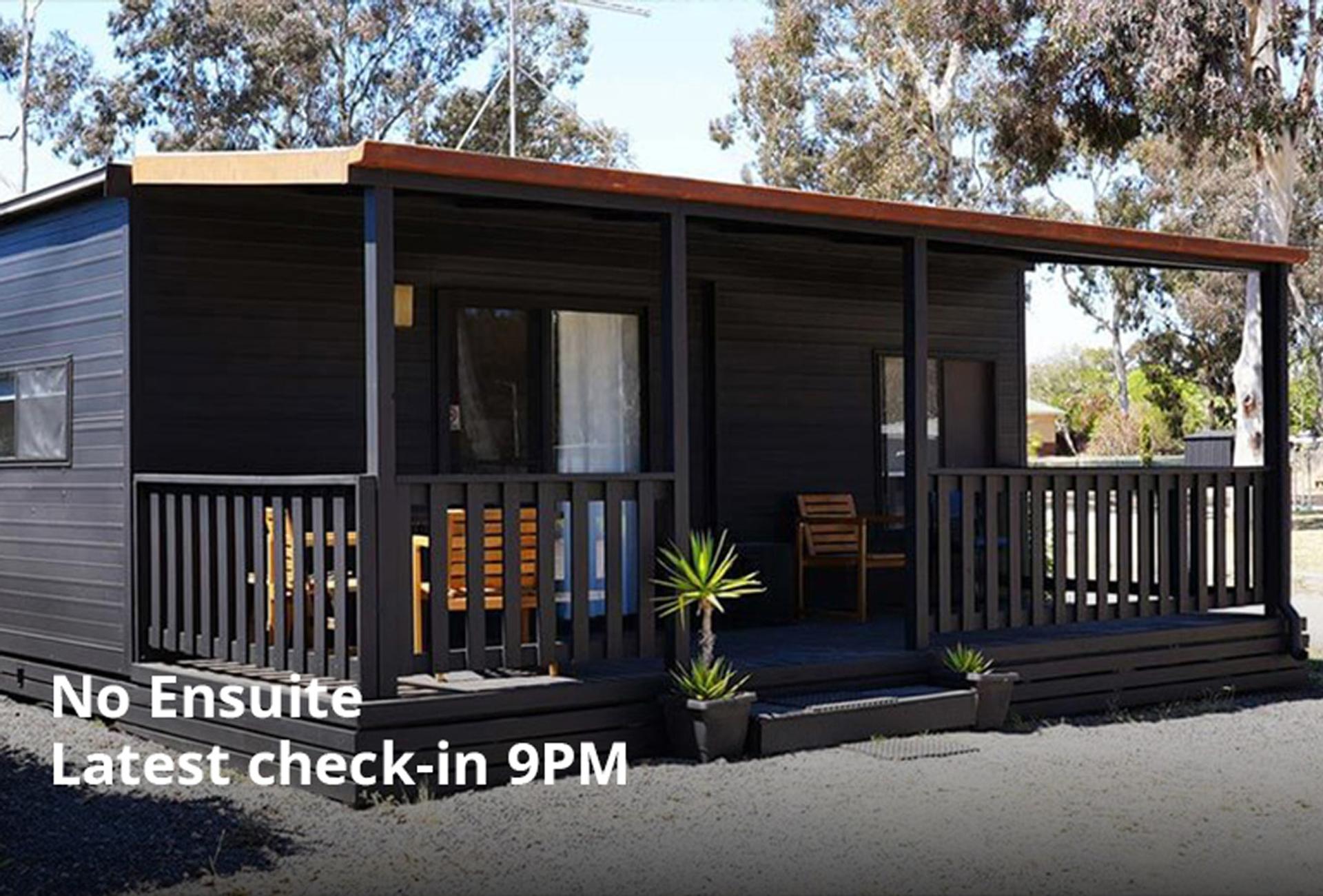 Older Cabin, 1xQueen, 4x bunks, No Ensuite - 1