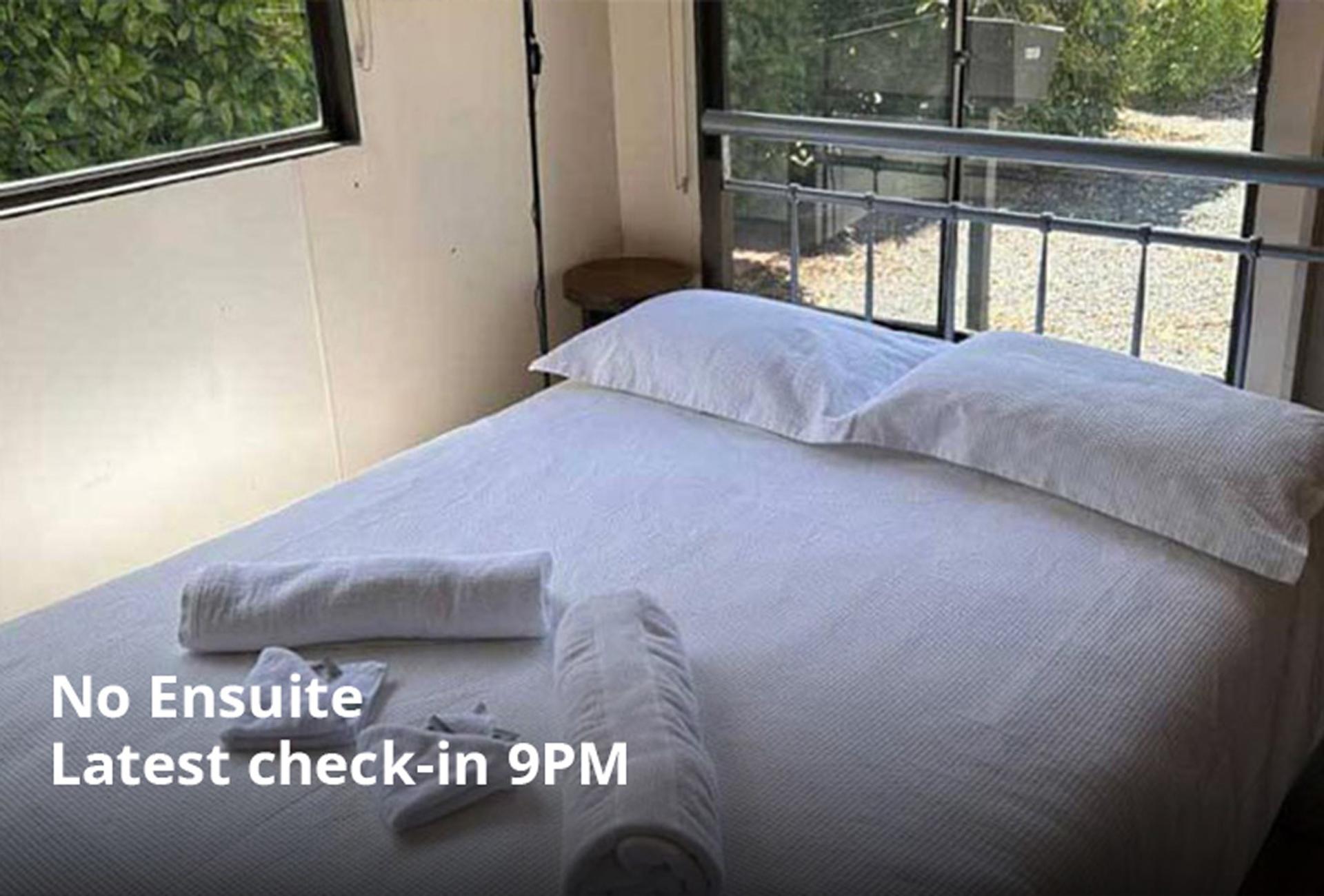 Older Cabin, 1xQueen, 4x bunks, No Ensuite - Image 2