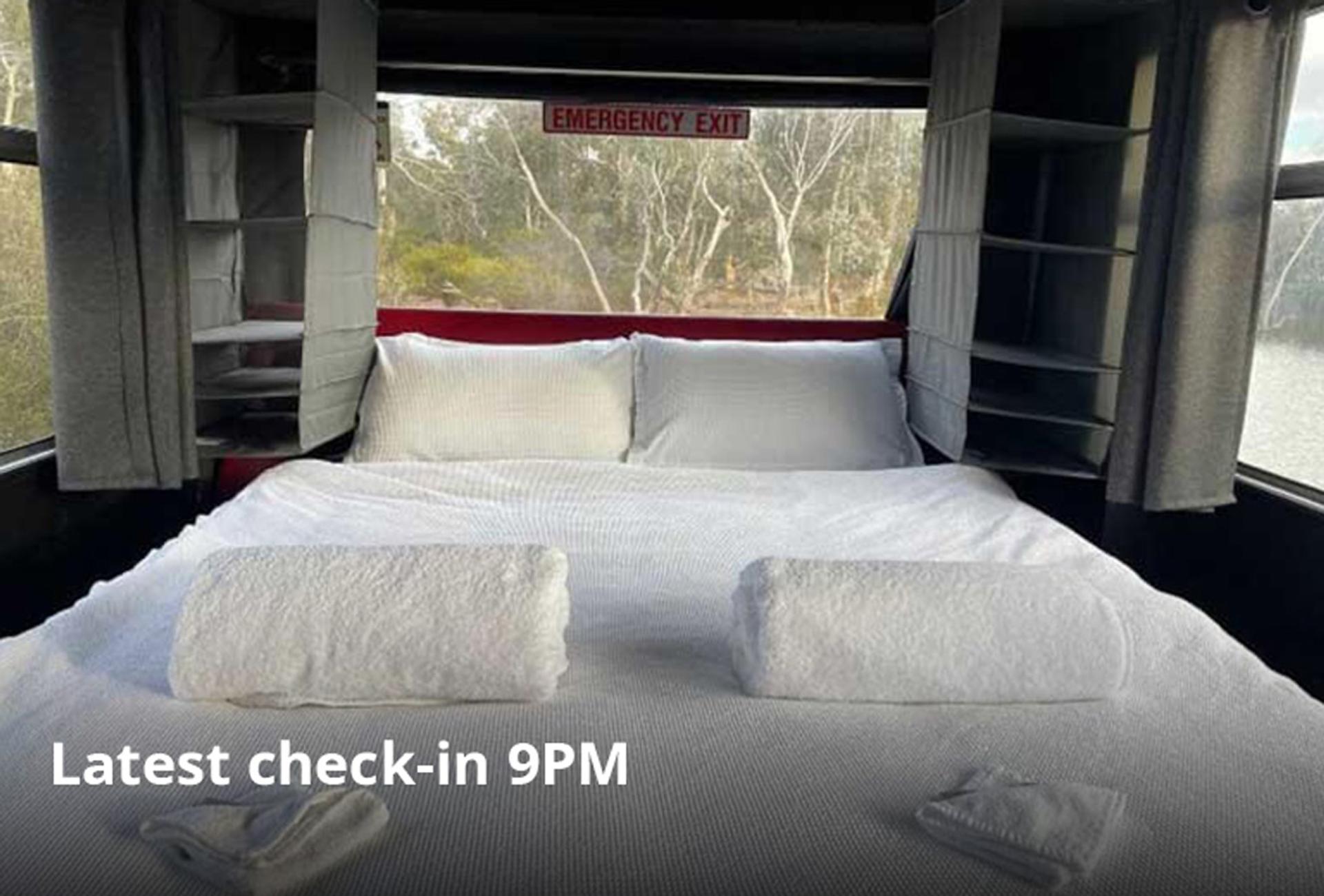 Bus 2Br, 1xQueen, 4xBunk, 1xEnsuite - Image 3