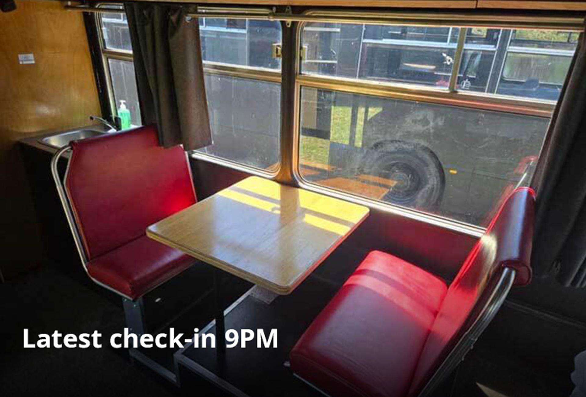 Bus 2Br, 1xQueen, 4xBunk, 1xEnsuite - Image 2
