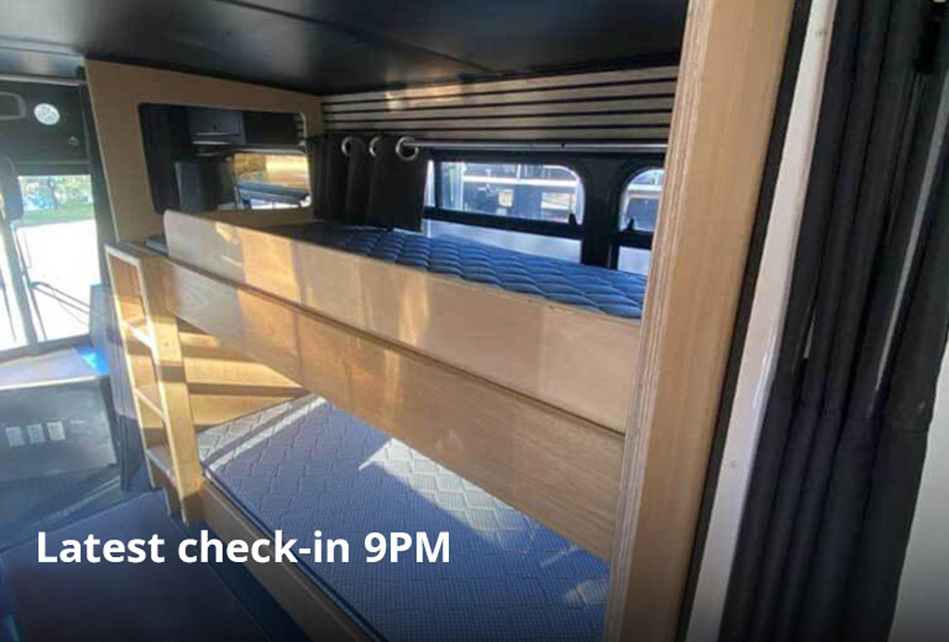 Bus 2Br, 1xQueen, 2xBunk, 1xEnsuite - Image 5