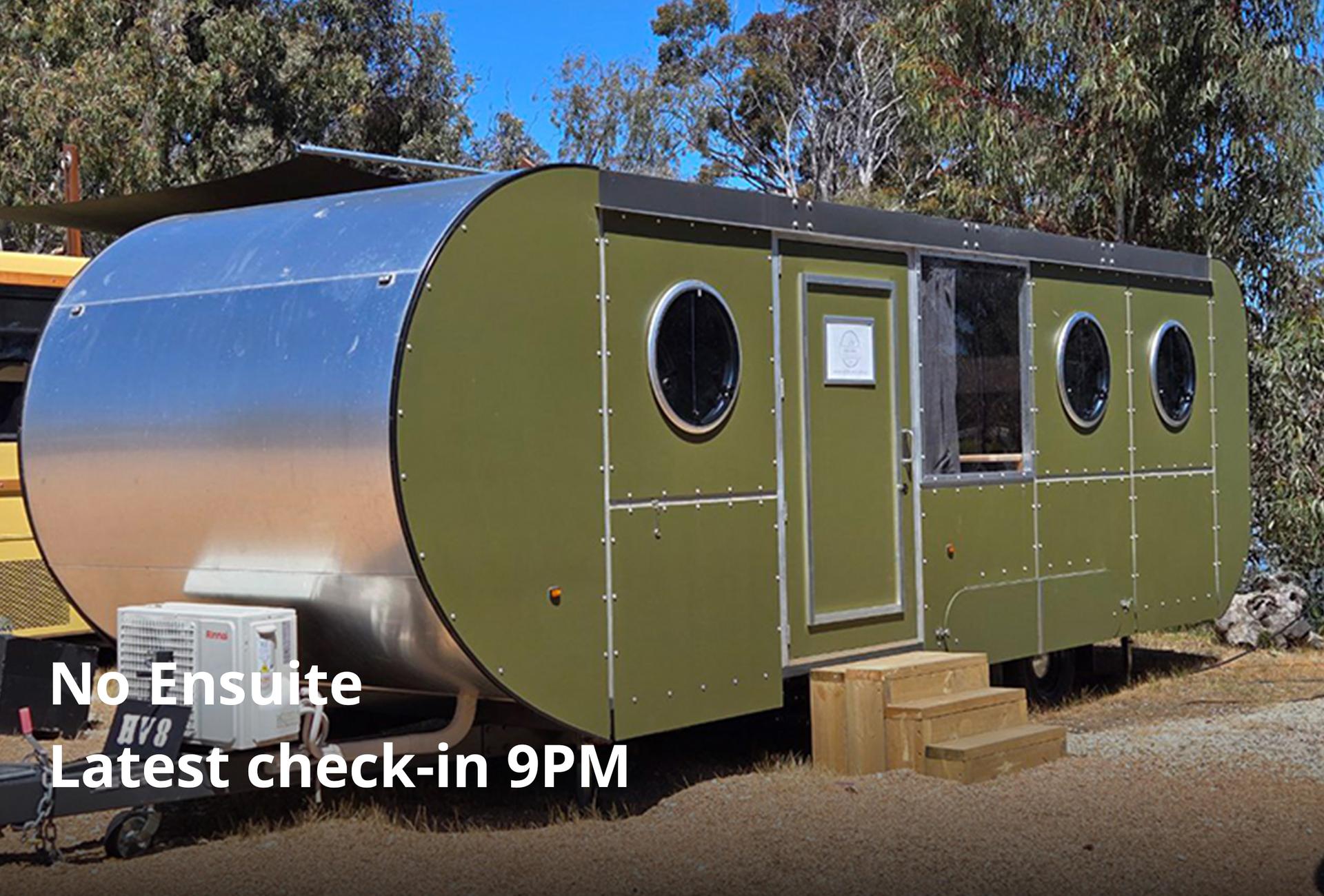 Retro Caravan 3xQueen, No Ensuite - 1
