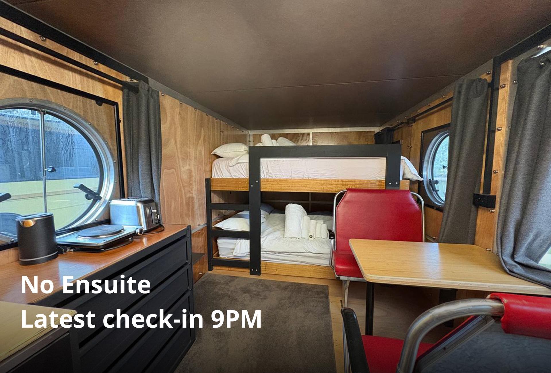 Retro Caravan 3xQueen, No Ensuite - Image 3