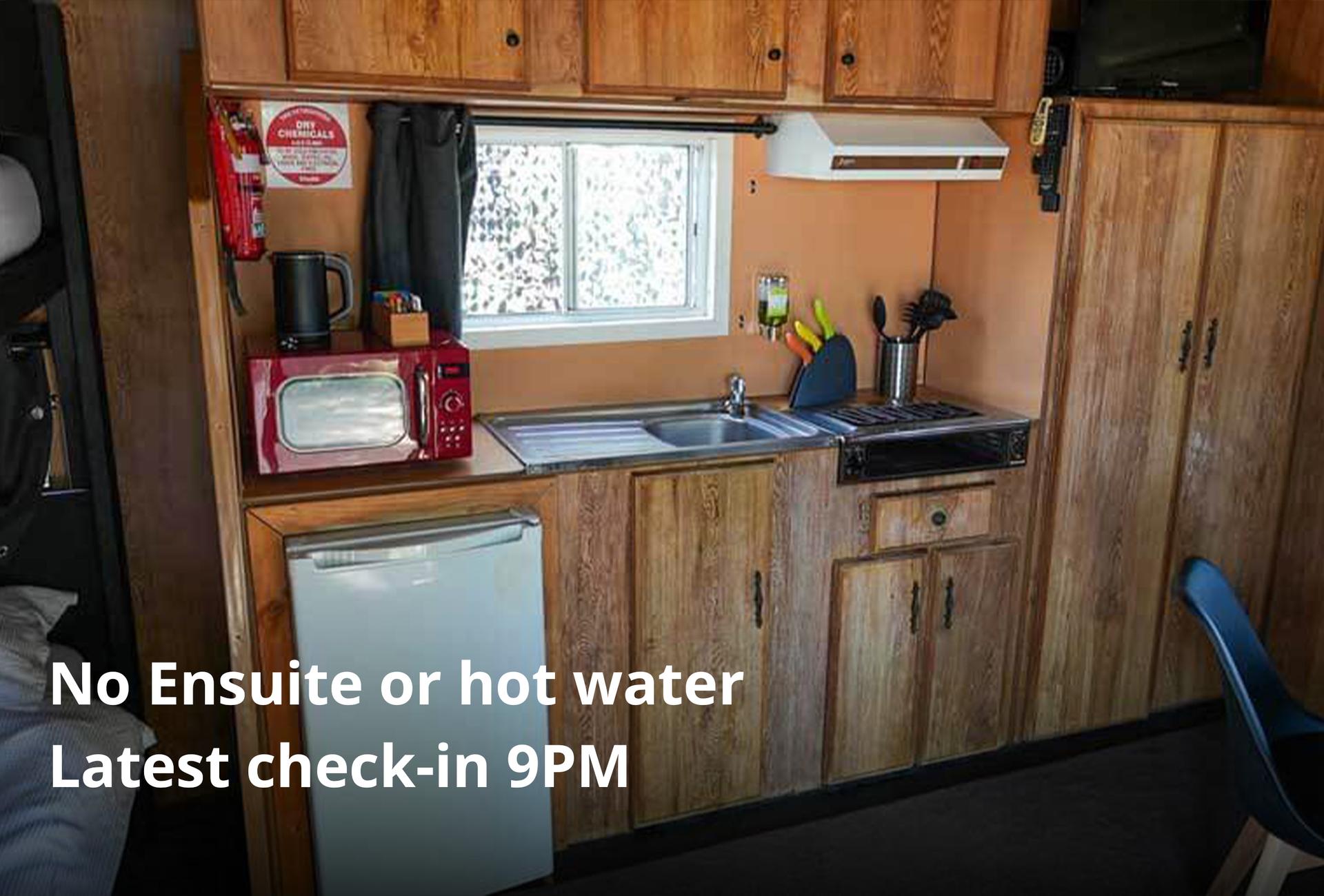 Tatty old Cabin, 2xQueen, No Ensuite - Image 4