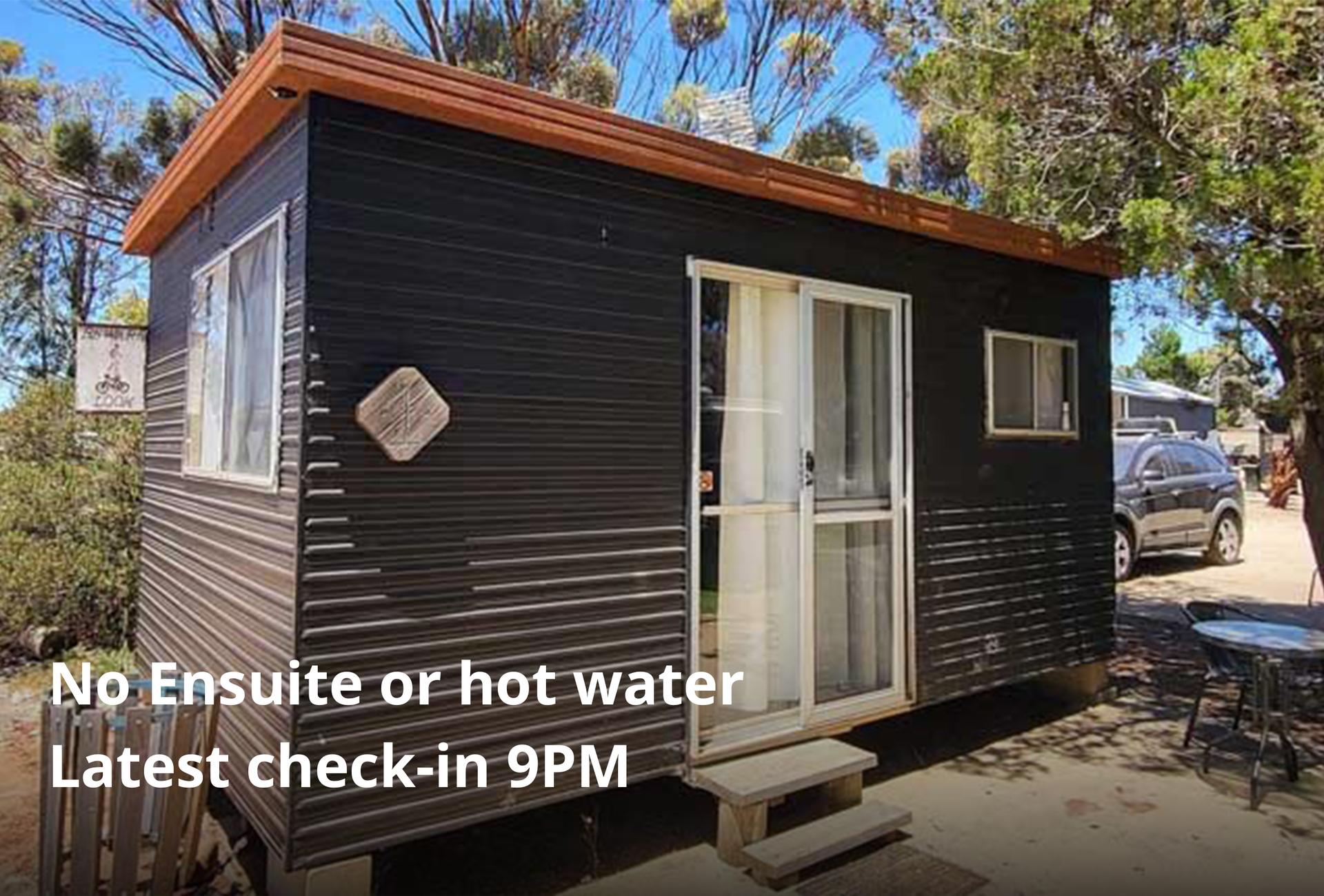 Tatty old Cabin, 2xQueen, No Ensuite - 1