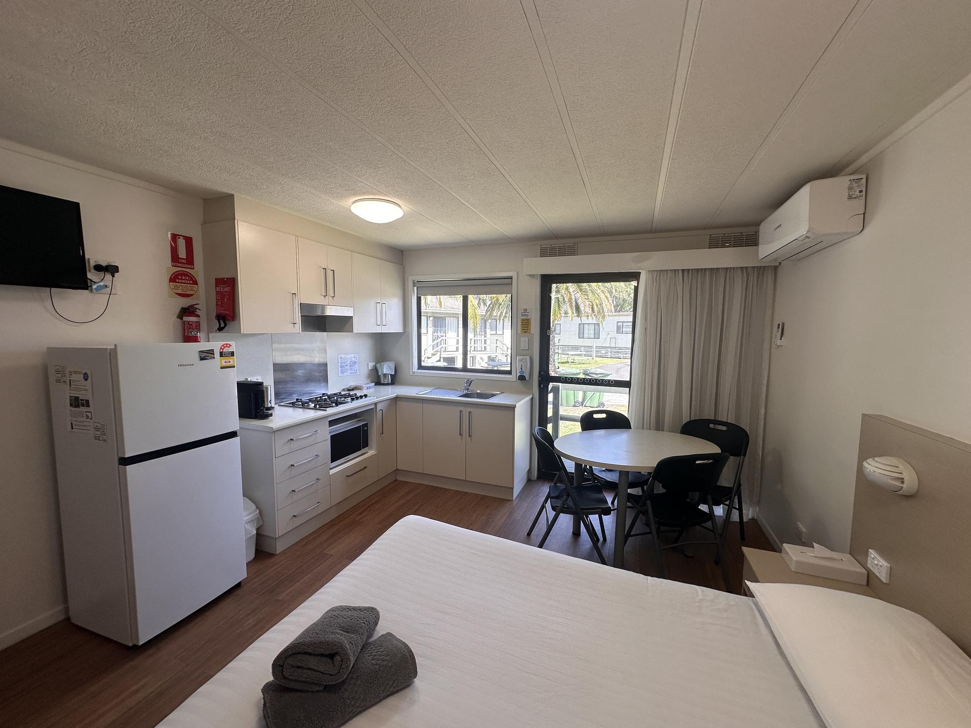 Motel Air Standard Cabin - Image 4