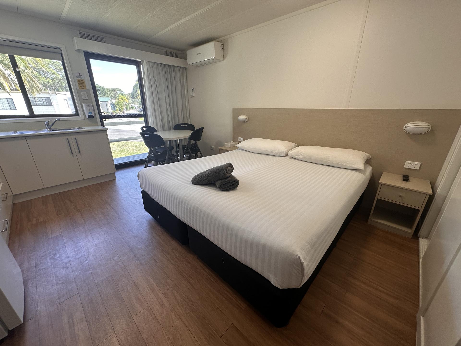 Motel Air Standard Cabin - Image 3