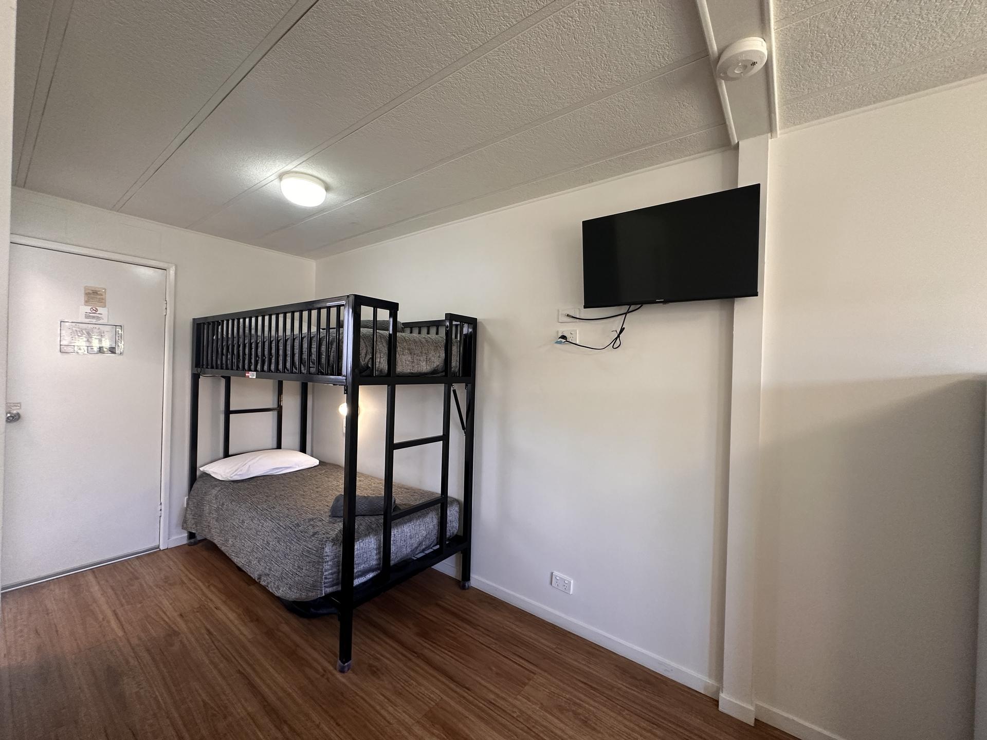 Motel Air Standard Cabin - Image 6