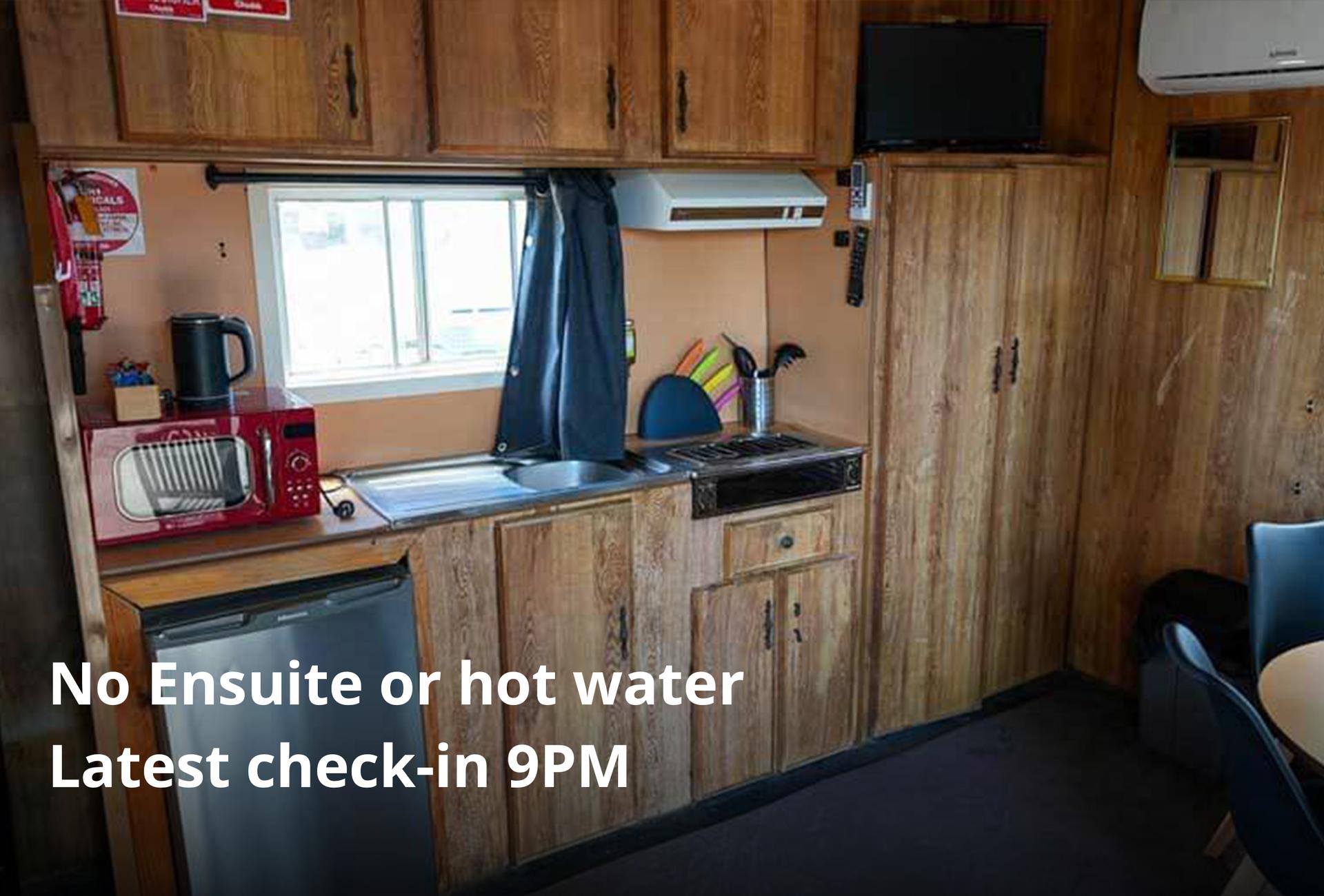 Tatty old Cabin, 1xQueen, No Ensuite - Image 4